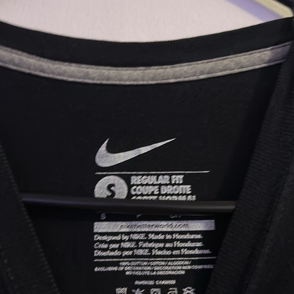 Nike Black and Red Short Sleeve Tees - Picture 4 of 4